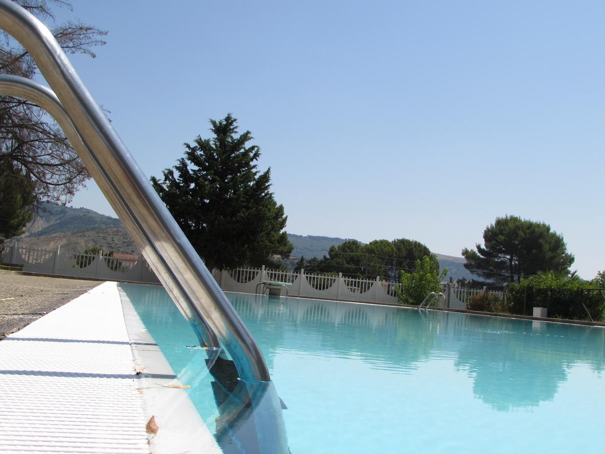 Hotel Diamante Ферандина Екстериор снимка